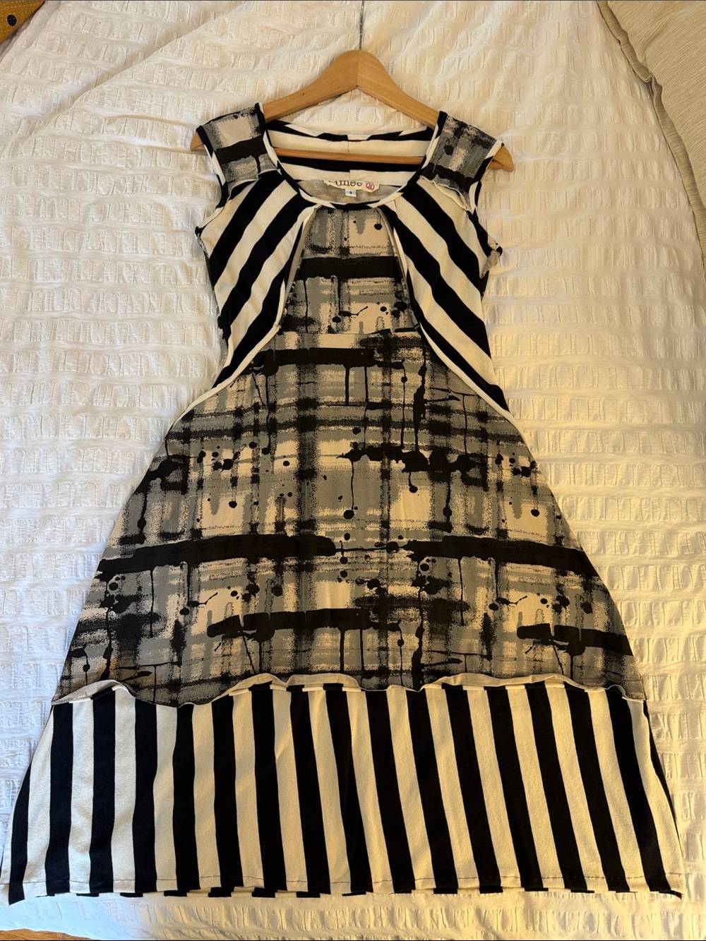 Aimee G Black & White Mixed-Print Sleeveless Midi Dress - Picture 4 of 4
